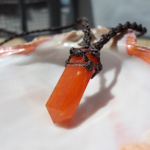 Carnelian Point Necklace, Carnelian Pendant, Healing Crystal Jewelry, Carnelian Macrame Pendant, Orange Crystal Wand, Boho / Hippie