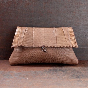 Brown lizard smart pochette, fashion design purse, lizard handbag for event, stylish evening lizard purse, hand stitched handbag, "licodia"