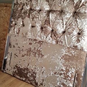 This picture shows the chesterfield style headboard as a floor standing version.