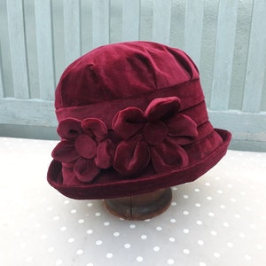 Burgundy red velvet cloche hat, wine 1920s hat, red warm winter hat, red velvet bucket hat, burgundy chemo hat, gift for mom