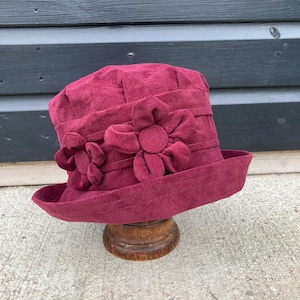 Burgundy red cloche hat, wine 1920s hat, red winter hat, warm winter hat, red bucket hat, burgundy chemo hat, gift for mom, women&#39;s red hat