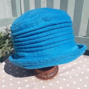 Turquoise fleece cloche hat, teal winter 1920s hat, warm cloche, blue winter hat, turquoise bucket hat, blue chemo hat, women&#39;s blue hat
