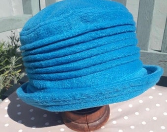 Turquoise fleece cloche hat, teal winter 1920s hat, warm cloche, blue winter hat, turquoise bucket hat, blue chemo hat, women&#39;s blue hat