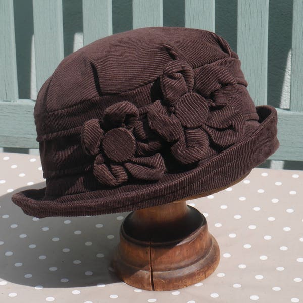 Chocolate brown cloche hat, Dark brown corduroy cloche, brown flower hat, brown 1920s cloche, brown daisy hat, gift for her,  chemo hat