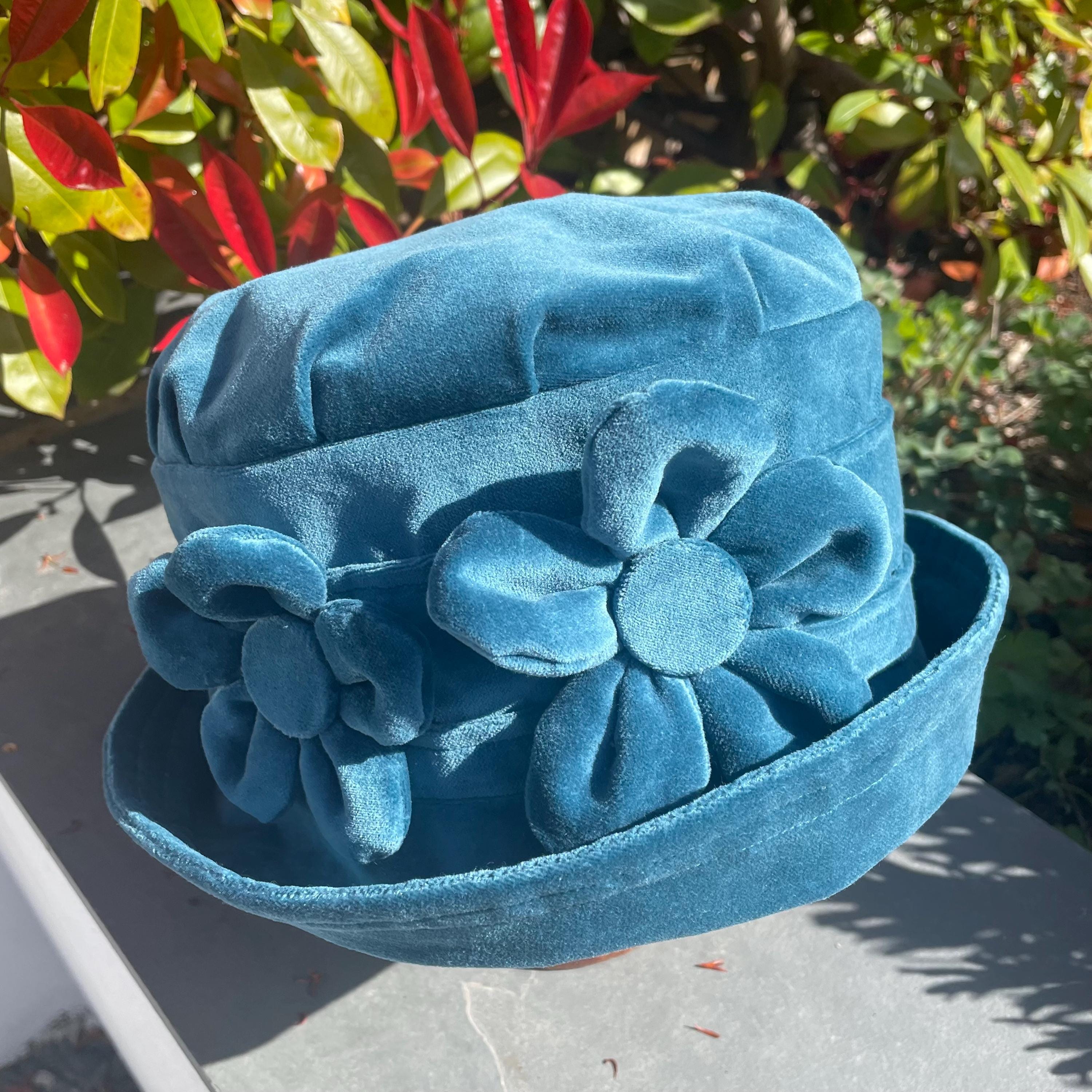 Teal blue velvet cloche hat, teal blue flower cloche, blue bucket hat, blue winter 1920s hat, soft chemo hat, gift for mom, blue women's hat