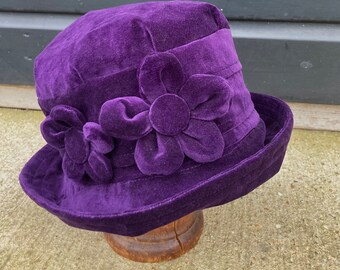 Purple Velvet Cloche Hat: Dark Plum Women display picture 1