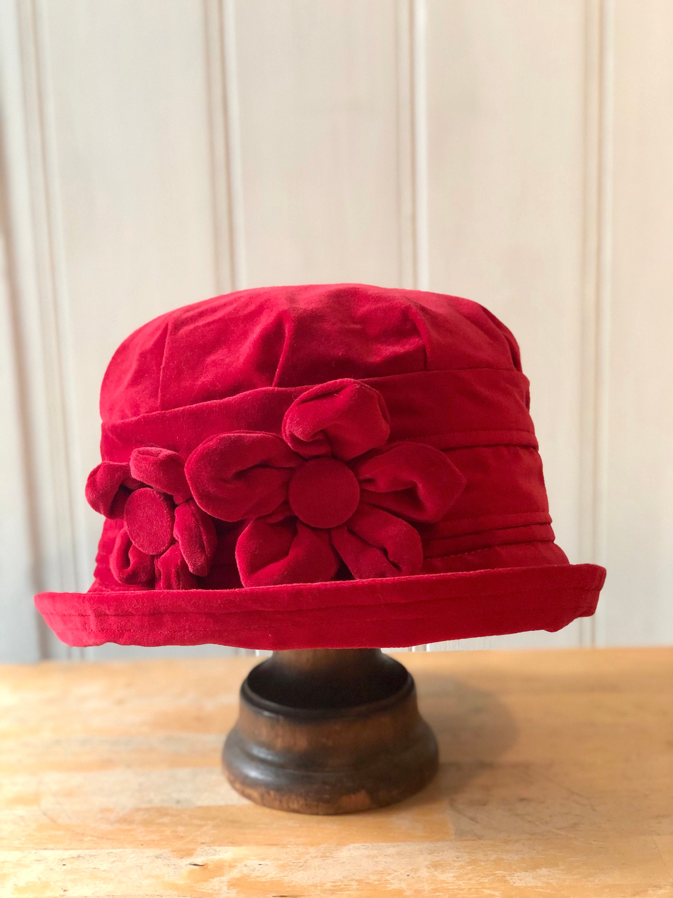 Elegant Floral Velvet Cloche Hat 1920s , original, wide brim straw cloche, apricot velvet  main image 4