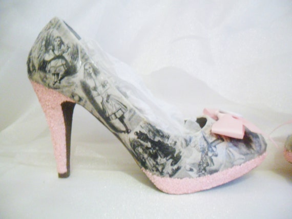 John Tenniels Classic 1865 Vintage Colour Alice in Wonderland