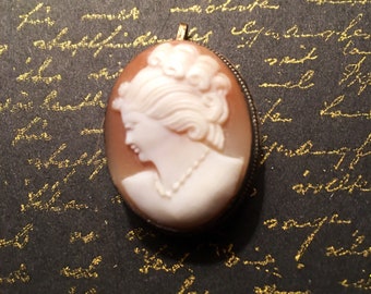 Lovely Antique Shell Cameo Pendent Brooch