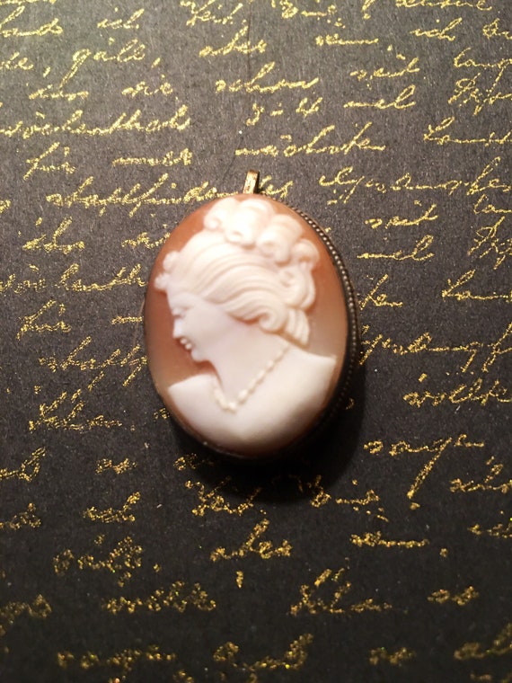 Lovely Antique Shell Cameo Pendent Brooch