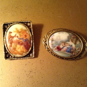 2 Porcelain Fragonard Courting Couple Vintage Brooches