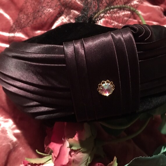 Beautiful Vintage Black Satin And Velvet Veiled P… - image 2