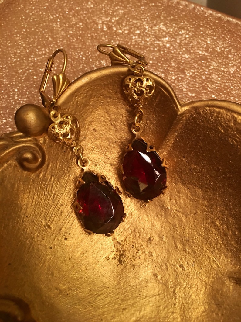 Beautiful Elegant Red Glass Crystal Teardrop Earrings Hung By A Shell Style Pierced Ear Clip And Added Filigree Heart Earrings
