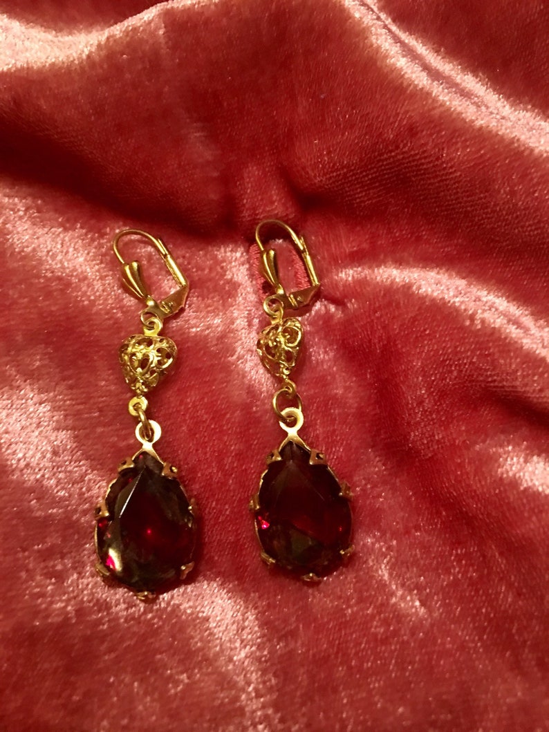 Beautiful Elegant Red Glass Crystal Teardrop Earrings Hung By A Shell Style Pierced Ear Clip And Added Filigree Heart Earrings