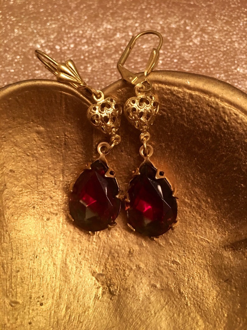 Beautiful Elegant Red Glass Crystal Teardrop Earrings Hung By A Shell Style Pierced Ear Clip And Added Filigree Heart Earrings