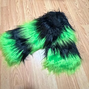Guêtres duveteuses vert clair et noir, style fourrure, couvre-bottes, pour femme, déguisement d'Halloween, tenue de soirée, Noël, enterrement de vie de jeune fille virtuel