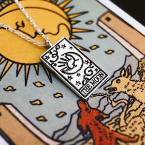月のタロットカード シルバーネックレス、タロットカード 手相占い 神秘的なネックレス ペンダント チャーム