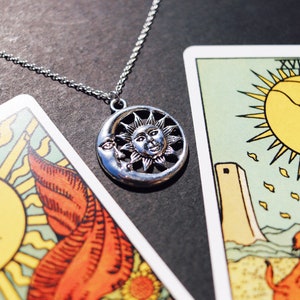 Sol- och månehalsband – himmelskt hänge, Whimsigoth 90-talsstil, bohemiska silversmycken, astrologipresent, kosmisk berlock