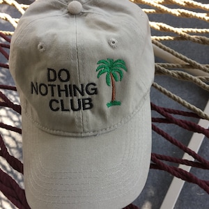 Gorra Do Nothing Club - Caqui con letras negras