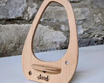 Soporte de madera para iPad und Tablet transportable y ecológico (embalaje ecológico)