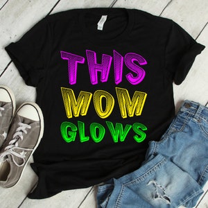 This Mom Glows T-Shirt | glow party, this mom glows, glow in the dark, glow party shirt, birthday shirt, birthday party, neon party