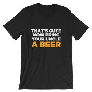 かわいいですね。おじさんにビールを差し上げましょう | クールなファンクルビール愛好家のユーモアTシャツ | 新しいおじさんの夜のパーティーのお祝いの半袖ユニセックスTシャツ