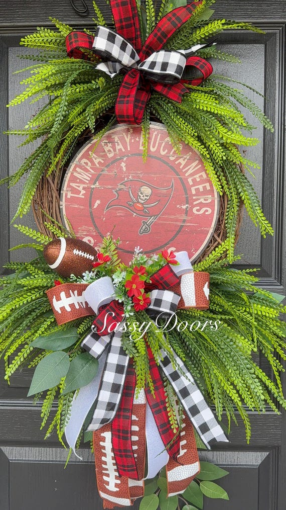Tampa Bay Football Wreath, Sports Wreath ,Buccaneers Football Fan Gift, Alumni Wreath