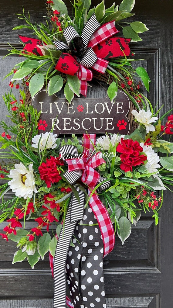 Dog Wreath, Dog Rescue Wreath, Paw Print Wreath, Animal Lovers Wreaths, Front Door Wreath, Sassy Doors Wreath