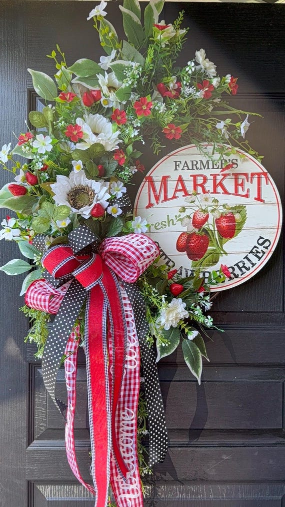 Summer Wreath- Strawberry Wreath- Wreath With Daisies, Strawberry Farmhouse Wreath, Front door wreath, SassyDoors Wreath,