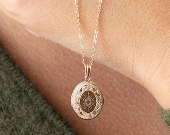 Collana Sunburst, collana con medaglione, collana con sole, regalo per lei, regalo personalizzato, gioielli personalizzati, gioielli fatti a mano, regalo di Natale