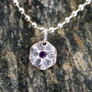 Collana fiocco di neve, Ciondolo fiocco di neve, fascino fiocco di neve, Natale gioielli, gioielli di fiocco di neve, fiocchi di neve d&#39;argento, collana charm in argento piccolo