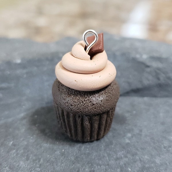 Breloque Cupcake chocolat (pâte polymère) minuscule nourriture