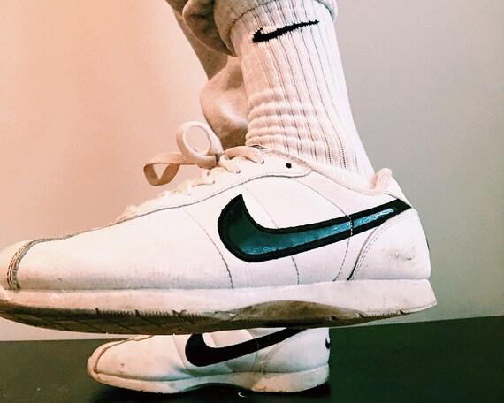 {keywor d} nike cortez vintage