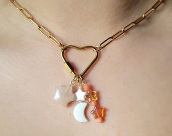 Collar con dije celestial: mosquetón de acero inoxidable con forma de corazón, estrella y luna.
