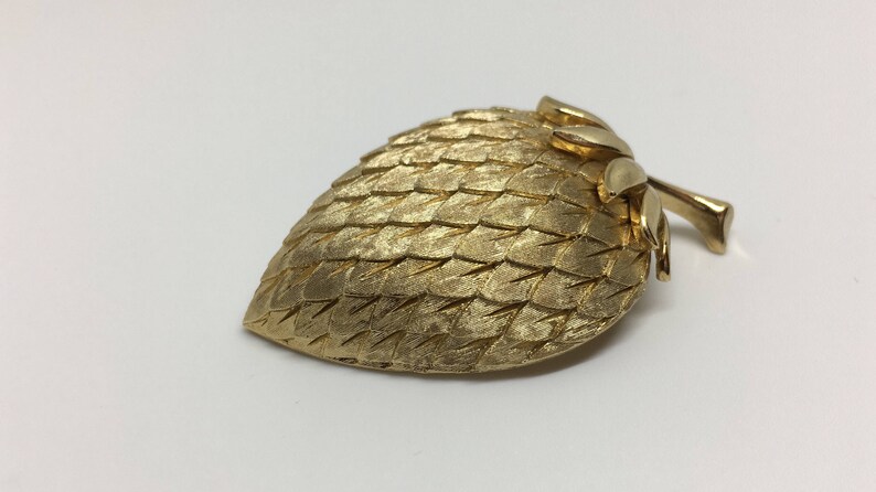 Signed Gorgeous Jewelry Pin Large Gold Tone Metal Brooch Vintage Trifari Strawberry Brooch