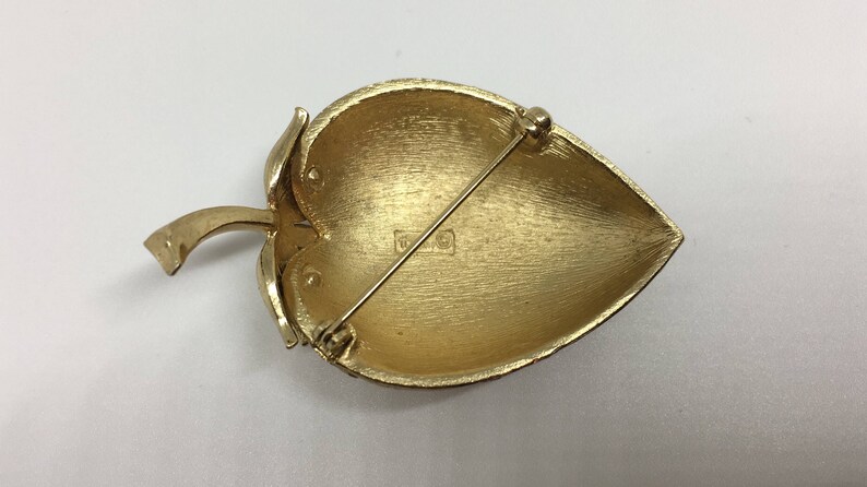 Signed Gorgeous Jewelry Pin Large Gold Tone Metal Brooch Vintage Trifari Strawberry Brooch