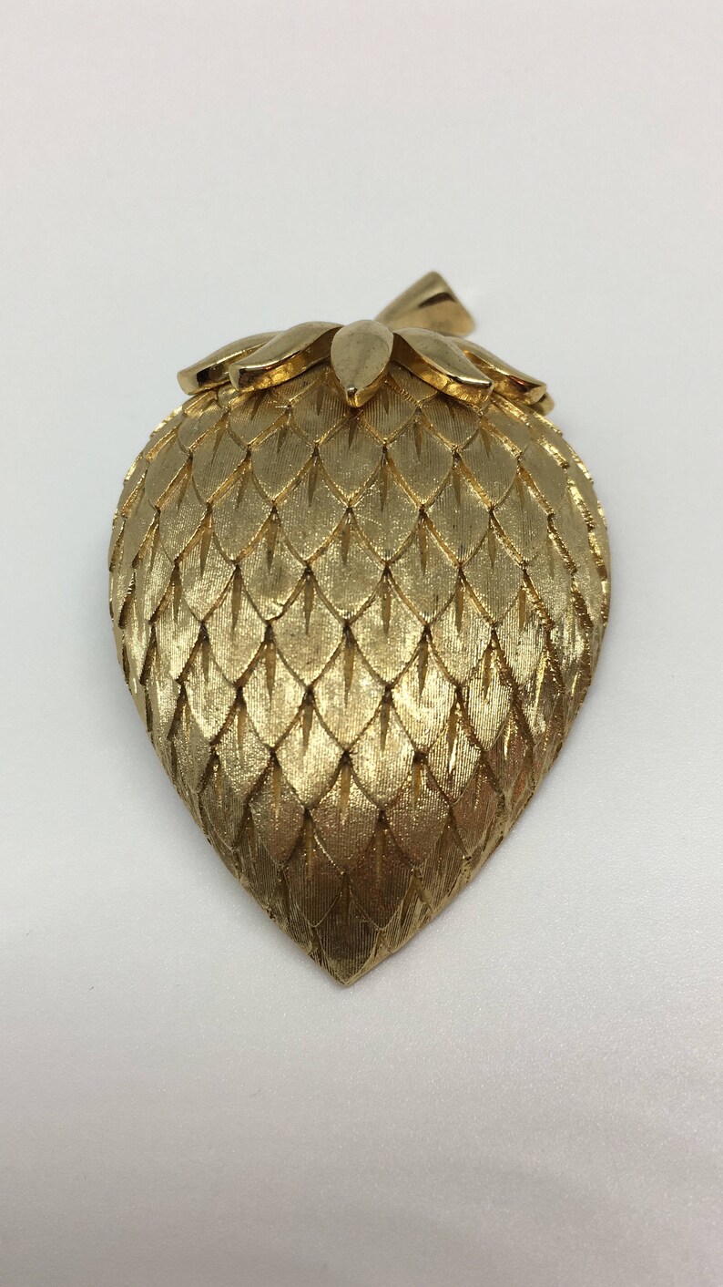Signed Gorgeous Jewelry Pin Large Gold Tone Metal Brooch Vintage Trifari Strawberry Brooch