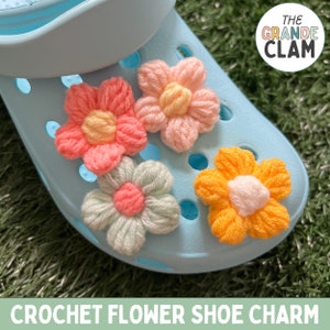 ONE Crochet Flower Shoe Charm // Handmade // Unique // 90s // Retro