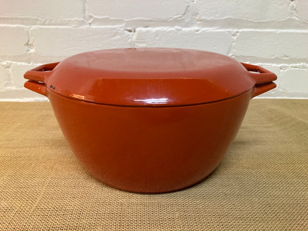 Casserole avec bec verseur vintage le creuset orange en