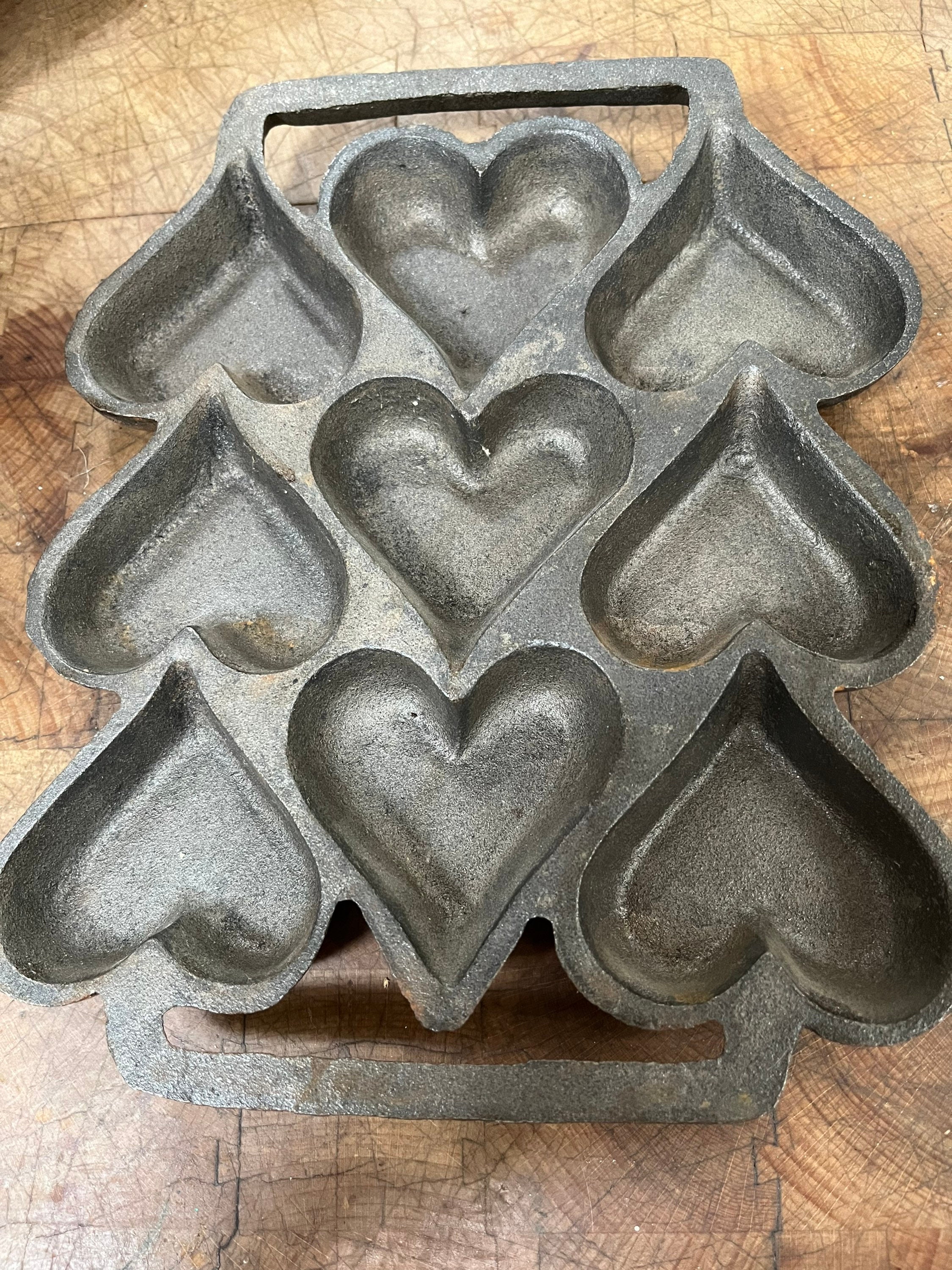 John Wright Cast Iron Heart Shaped Muffin Pan, Bakeware, Rustic Farmhouse  Collectible 