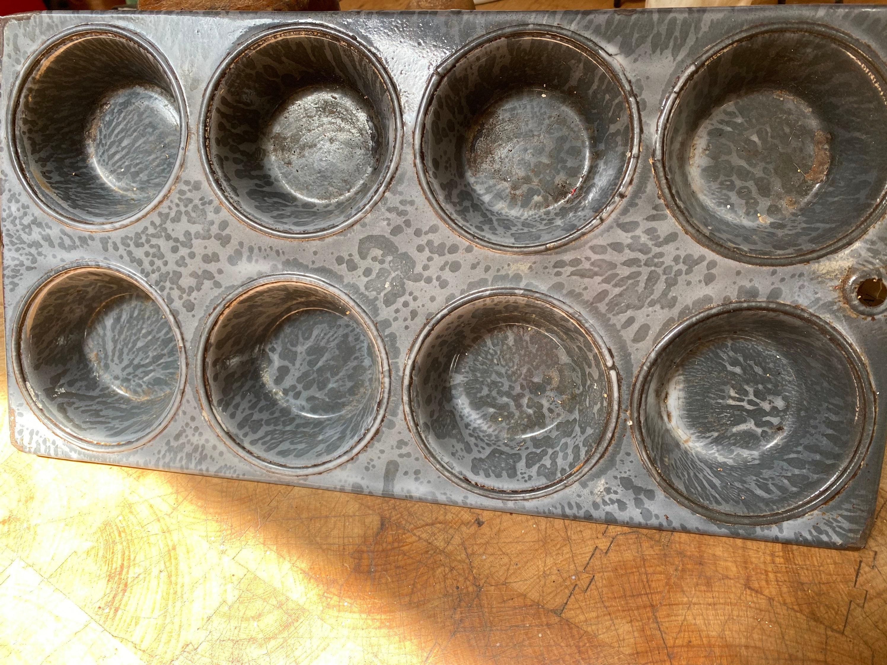 Pampered Chef #1465 stoneware muffin pan
