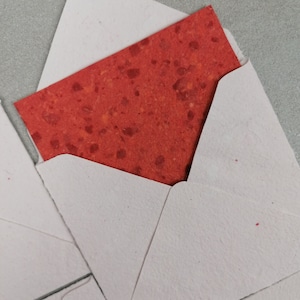 Busta + biglietto in carta riciclata fatta a mano