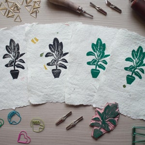 Stampa linoleum "Pianta" su carta riciclata