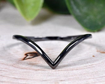 Bague de pouce en forme de V chevron en argent rhodié noir, bague en argent noir à chevrons en forme de V, bague midi empilable en forme de V en argent sterling 925