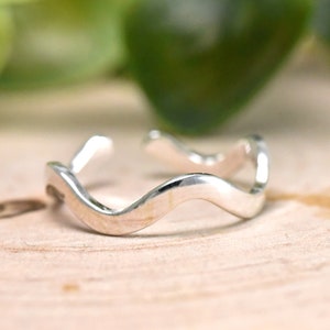 Wavy Toe Ring, Unique Design, Womens Adjustable Midi Flexible Toe Ring, Petite Curvy Sterling Silver Toe Ring, Solid Silver Toe Ring Band