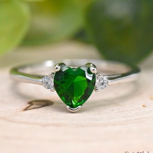 May Birthstone Ring, Simulated Heart Green Emerald Cubic Zirconia Birthstone Ring, Kids Girls Womens Ring, 925 Sterling Silver Ring Band image 1