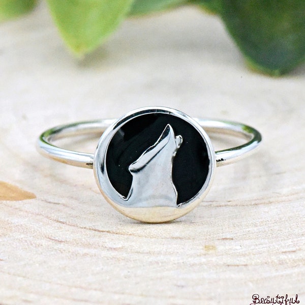 Sterling Silver 10mm Disk in Howling Wolf Ring, Wolf Head on Moon Ring, Animal Theme, Dainty Jewelry