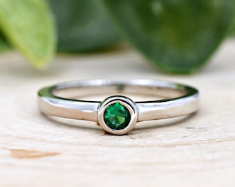 Sterling Silver Children's Girl's Emerald Green Color Round CZ Bezel Set Solitaire Ring, May Birthstone CZ Colorful Ring, Fashion Ring