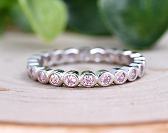 Anillo de plata de ley 925 de 3 mm con circonita cúbica rosa redonda, piedra natal de octubre, engastada en bisel, estilo burbuja, joyería minimalista y moderna.