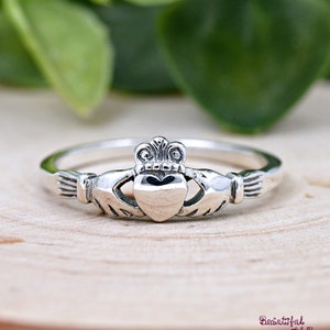 Minimalist Traditional Irish Claddagh Ring Vintage Style Oxidized Solid 925 Sterling Silver Celtic Claddagh Ring Girls Womens Jewelry Gift